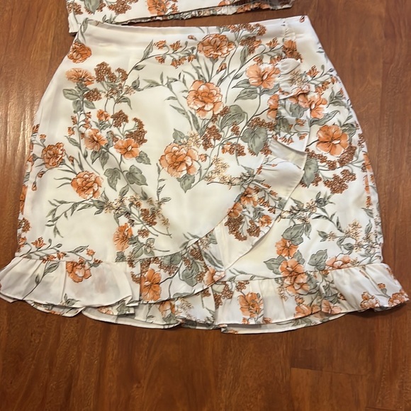 Paper Crane 2 Piece skirt and crop top - Picture 4 of 8